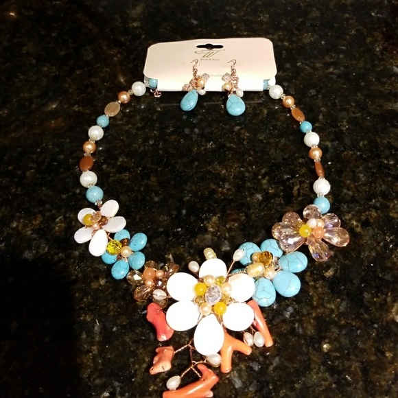 No Brand Jewelry - Gorgeous hand made necklace & earrings.